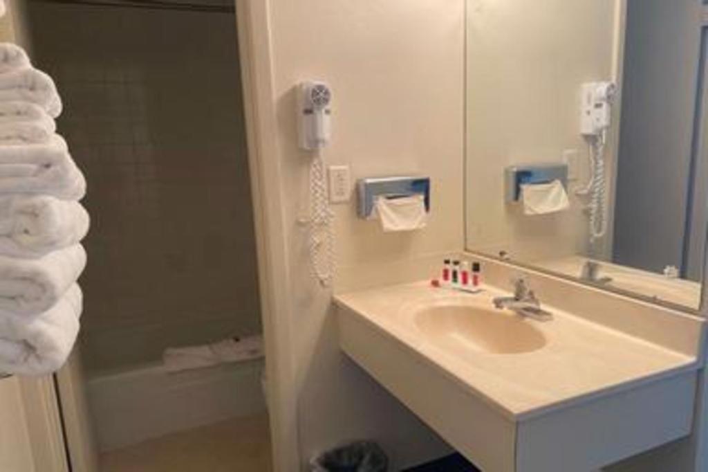 Travelodge By Wyndham Powell Εξωτερικό φωτογραφία